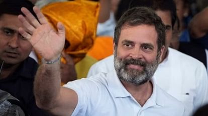 A saint of Ayodhya offered to Rahul Gandhi to stay in Hanumangarhi temple campus.