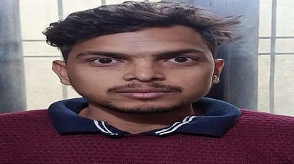 Aligarh News: जेब से गिरे 500 के 20 नोट, सुल्तान ने मोटर साइकिल से पीछा कर वापस किए 10 हजार 20 notes of 500 fell from his pocket Sultan returned 10 thousand after chasing him on a motorcycle