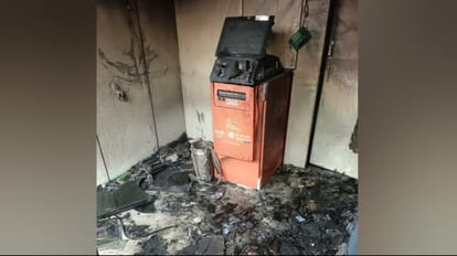 Siddharthnagar: बैंक ऑफ बड़ौदा के ATM में लगी आग, दमकल की गाड़ी ने आग पर पाया काबू Fire broke out in Bank of Baroda ATM IN Siddharthnagar