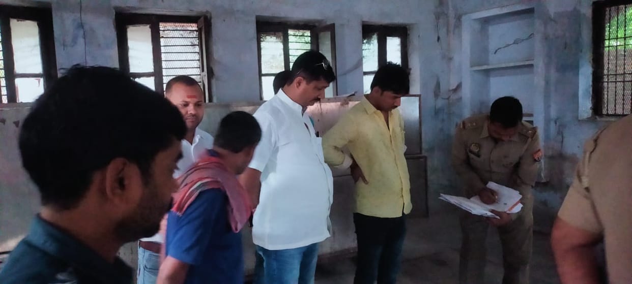 Azamgarh Accident: Two bikes collided face to face, death of one youth, treatment of another