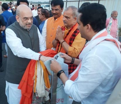 Home Minister Amit Shah reached Patna, BJP leaders gave a grand welcome
