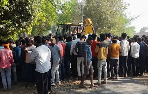 SSB jawan killed in road accident in ballia his car collided with tre