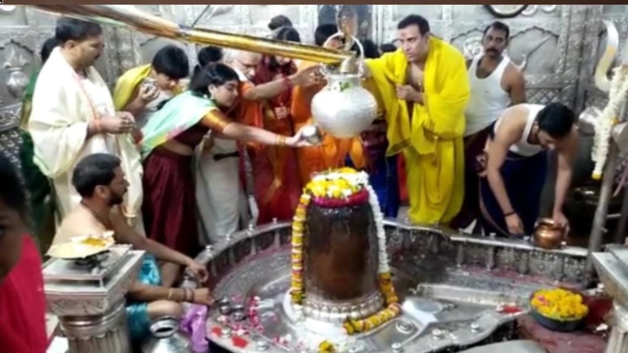 : Indian Cricket Team Interim Coach VVS Laxman Reached Ujjain Mahakal Temple See Photos