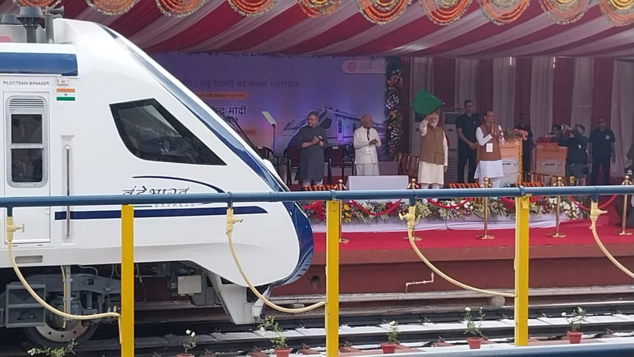 You can easily book Vande Bharat Express tickets through IRCTC app, know how much is the fare