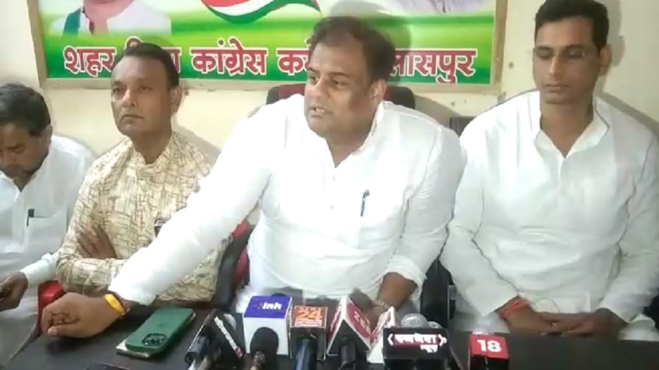 Congress is attacking BJP on the issue of Rahul Gandhi
