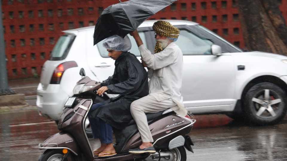 Weather update, Dusty winds in Punjab, rain in some cities