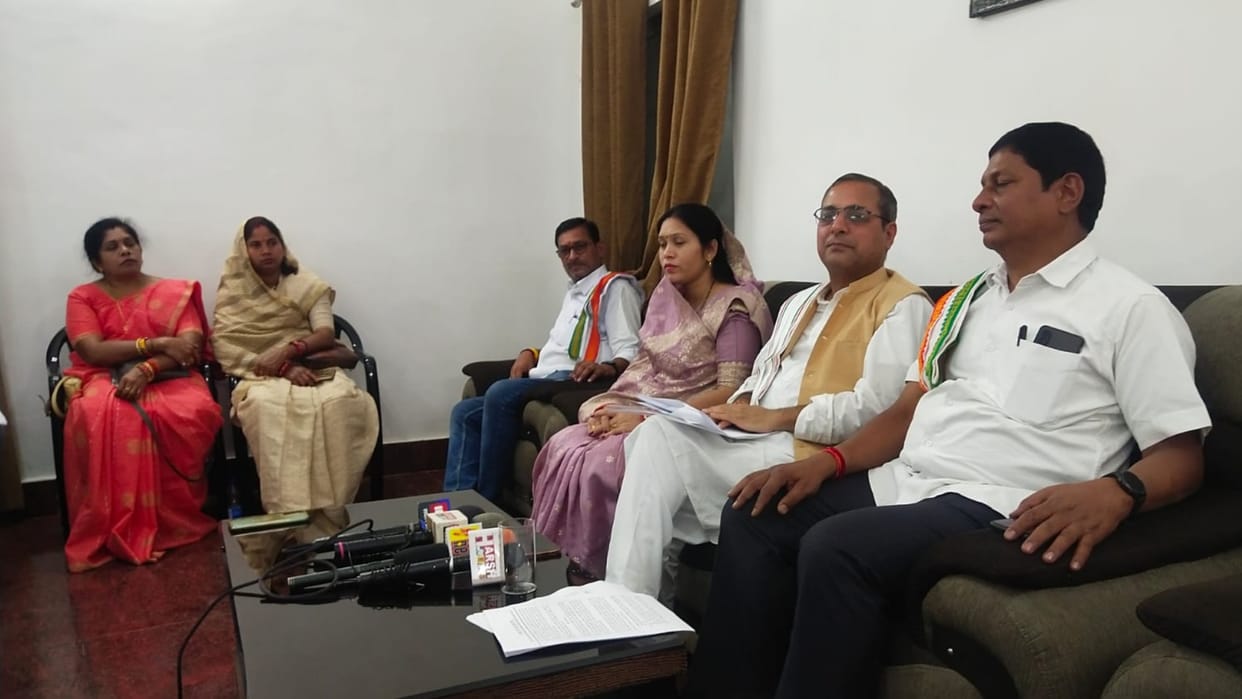 chhattisgarh congress mla Shailesh Pandey targets PM Modi and BJP on Rahul Gandhi issue in sarangarh