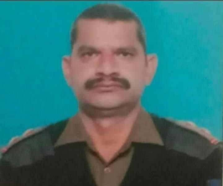 The mortal remains of martyr army soldier Rambachan Yadav reached his native village, he was injured J&K