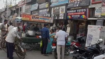 Golghar Parking on road only not charging Rs 750 fine in gorakhpur