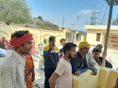 Sonebhadra Crime: In a land dispute, an old man was beaten to death in front of everyone, people remained idol
