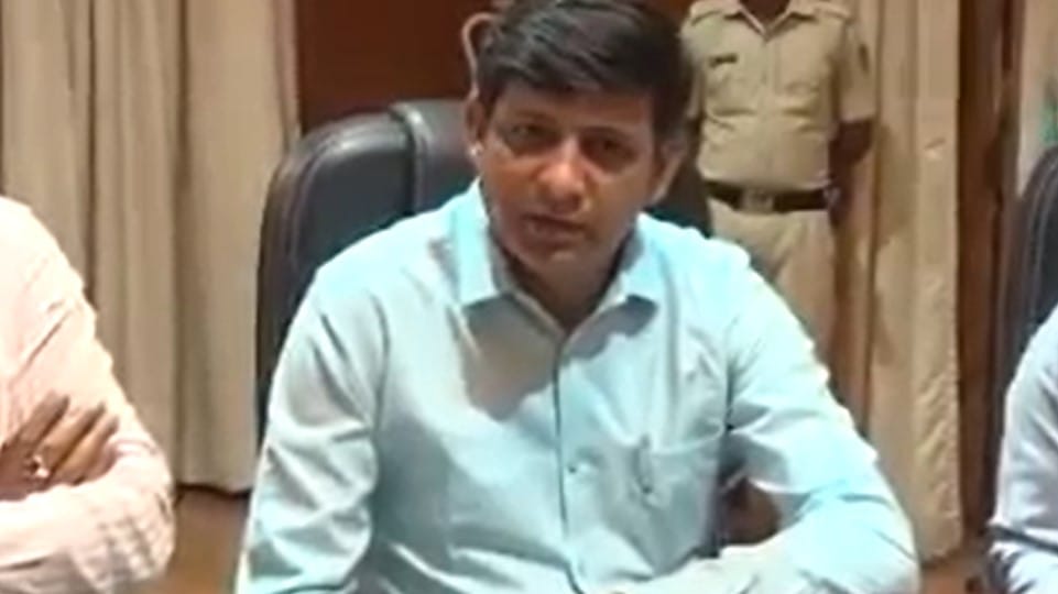 Indore Bawadi Accident administration politician clarification