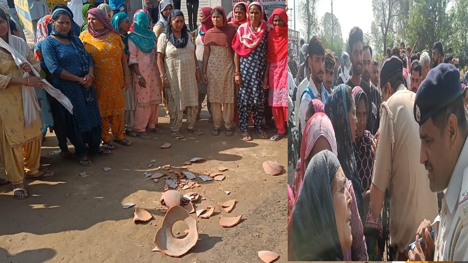 Women pot burst demonstration in Fatehabad, Villagers angry due to lack of drinking water supply