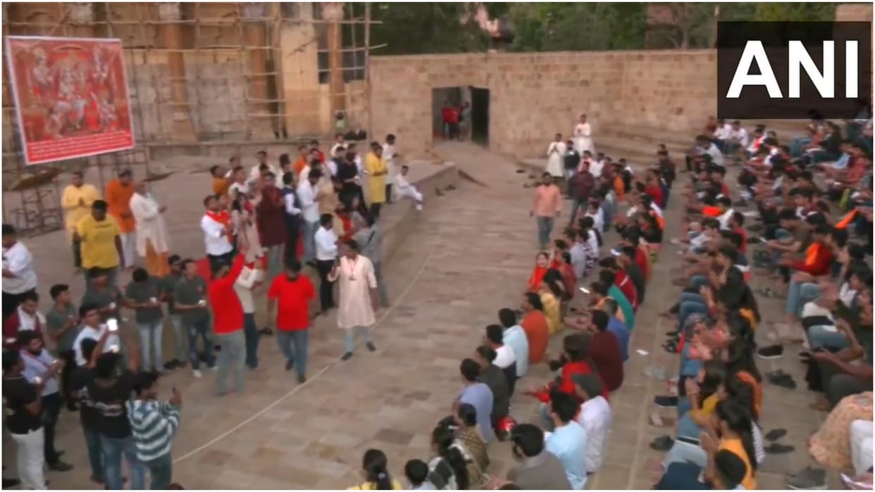 Maharashtra News: People recited Hanuman Chalisa in Gandhibag Garden of Nagpur; Maoists killed in Gadchiroli