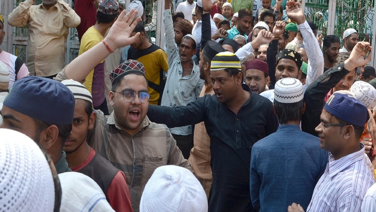 four youths arrested for hoisting saffron flag on the balcony of Jama Masjid in Mathura
