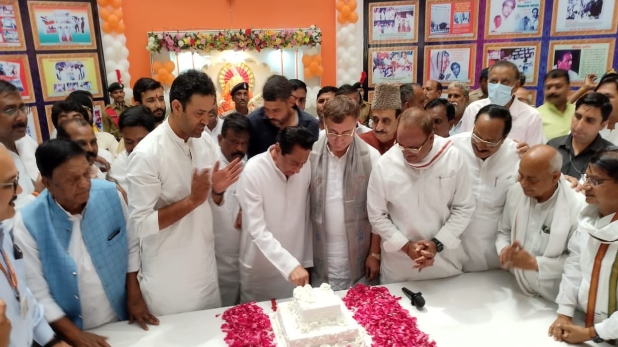 MP News Congress united on the birth anniversary of former deputy CM Subhash Yadav in Khargone