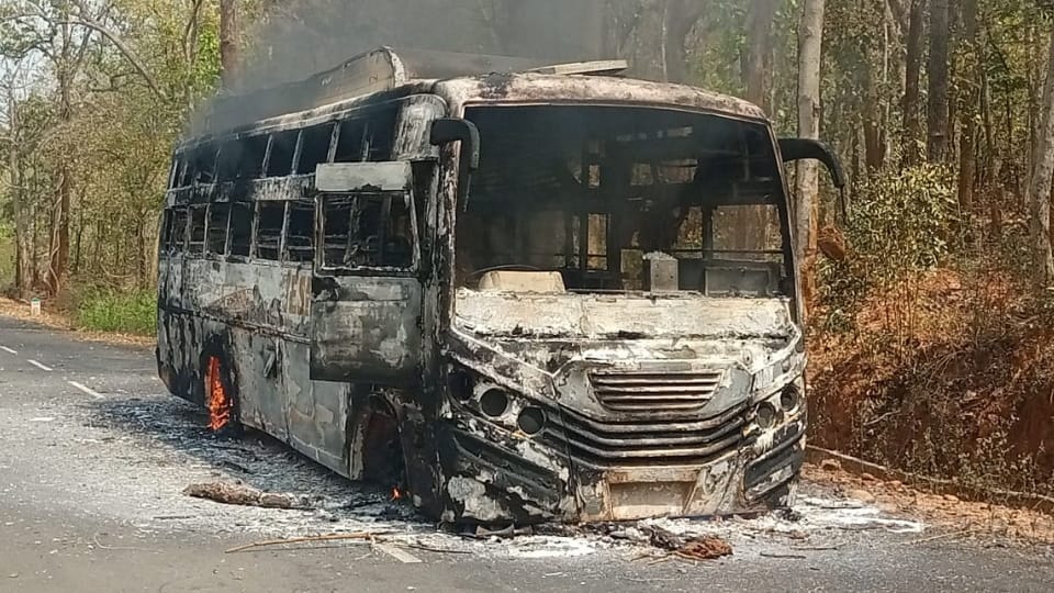 Chhattisgarh naxals evacuated bus from passengers in datewada then set bus on fire and ran away
