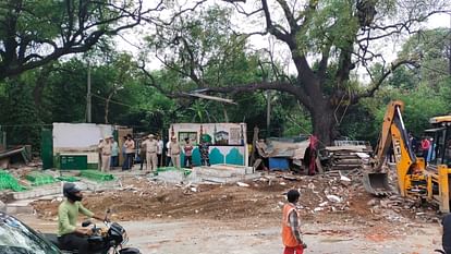 Delhi Nizamuddin area pwd bulldozer action on illegal encroachment heavy force deployed