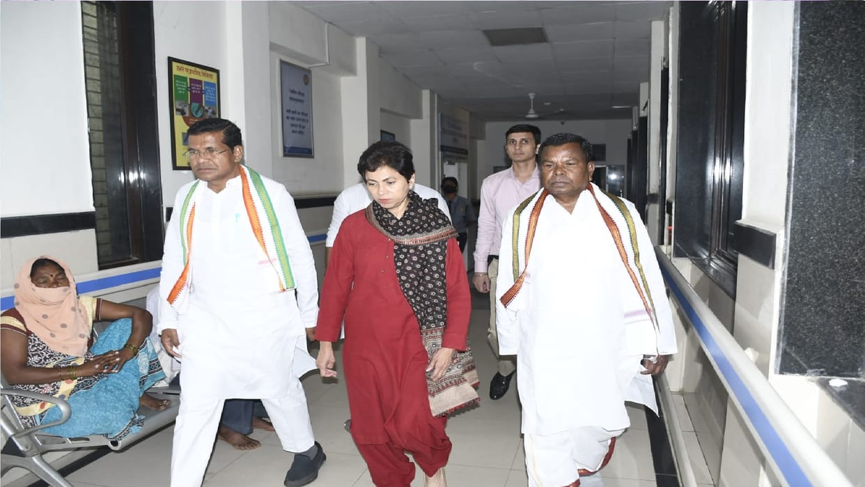 kumari Selja, mohan Markam and Lakhma reached DKS hospital raipur