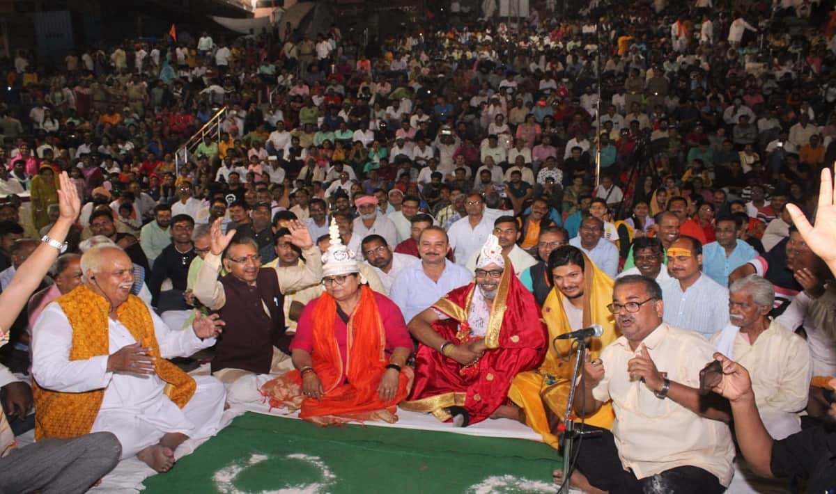 ajab gajab ki shadi in varanasi bride beard and moustache groom angry maha murkh mela