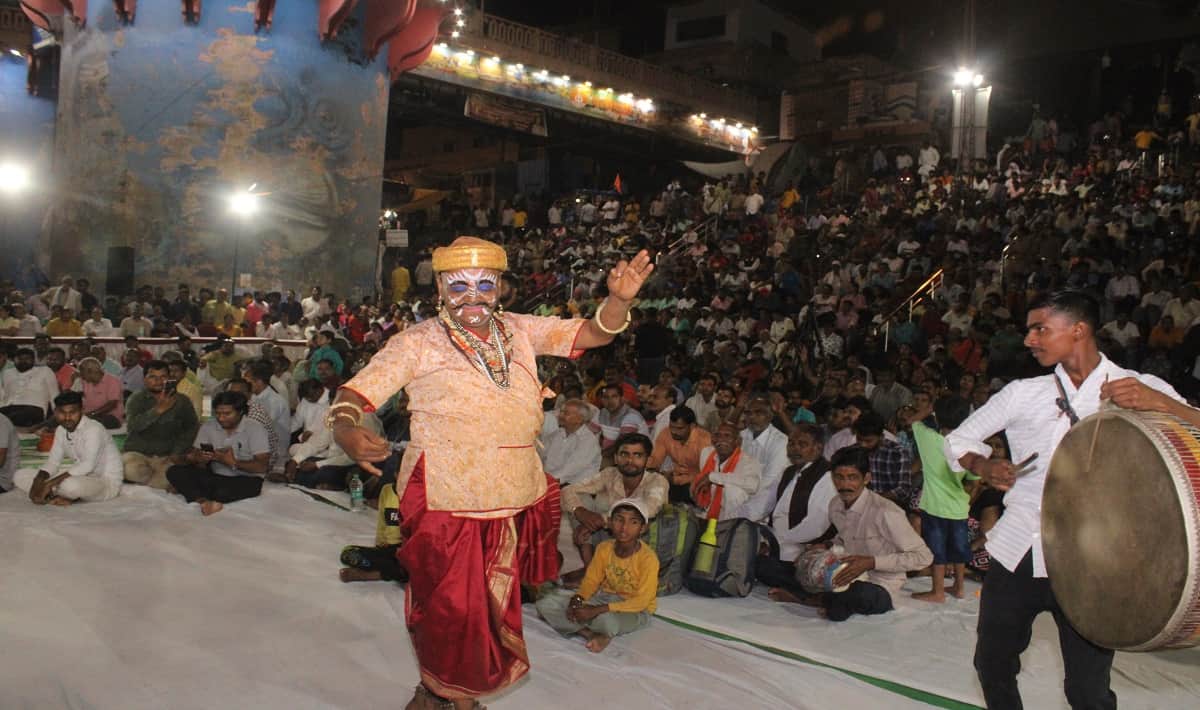 ajab gajab ki shadi in varanasi bride beard and moustache groom angry maha murkh mela