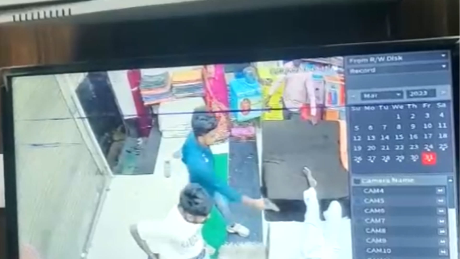सीसीटीवी फुटेज में कैद घटना