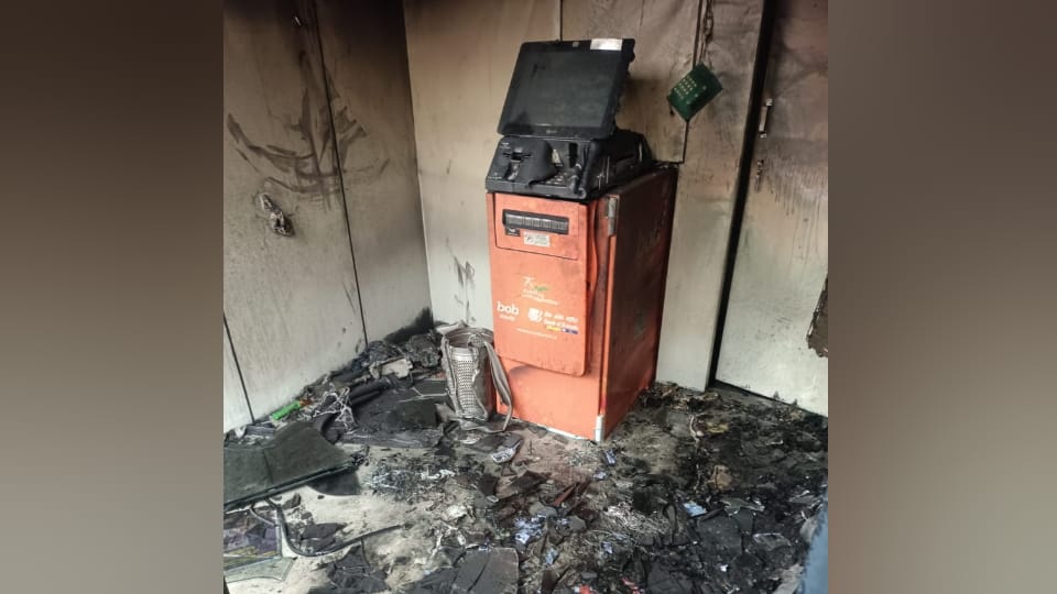 Fire broke out in Bank of Baroda ATM IN Siddharthnagar