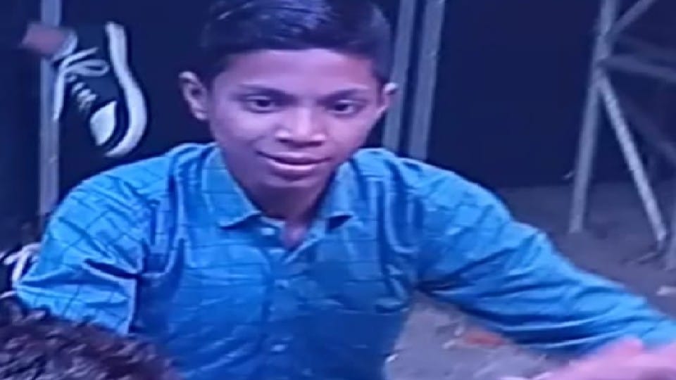 student hanged himself after fail in Class seven exam in shahjahanpur