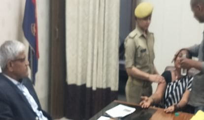 Akanksha Dubey mother madhu meeting with varanasi police commissioner asked for  justice
