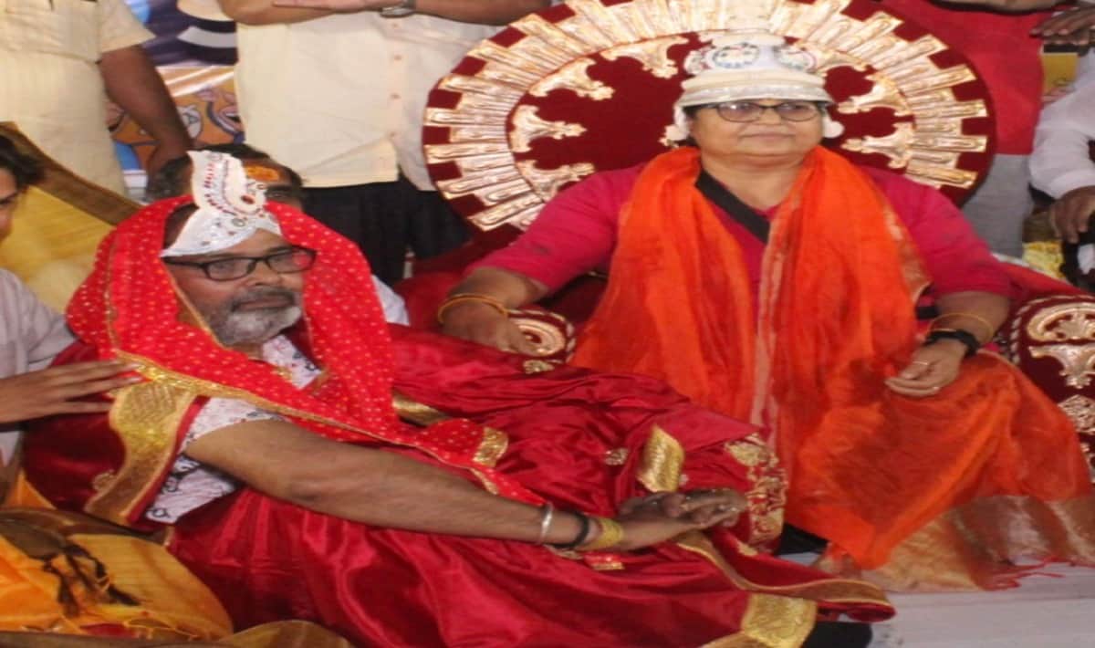 ajab gajab ki shadi in varanasi bride beard and moustache groom angry maha murkh mela