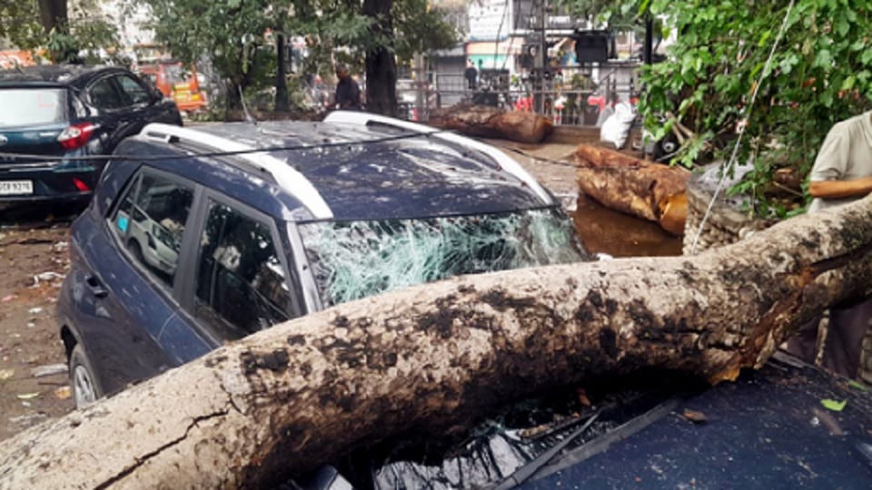 Rain continues in Jammu and Kashmir, Srinagar highway stalled, Vaishno Devi chopper service also affected