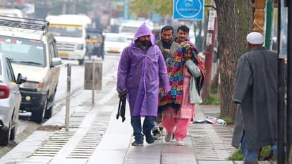 Rain continues in Jammu and Kashmir, Srinagar highway stalled, Vaishno Devi chopper service also affected