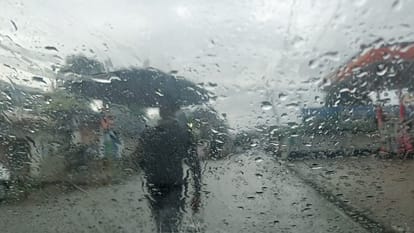 Rain continues in Jammu and Kashmir, Srinagar highway stalled, Vaishno Devi chopper service also affected