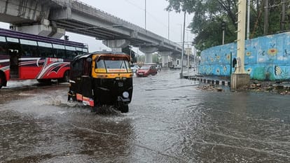 Rain continues in Jammu and Kashmir, Srinagar highway stalled, Vaishno Devi chopper service also affected