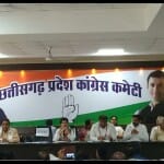 बैठक लेतीं कुमारी सैलजा
