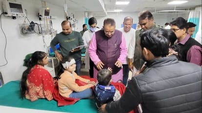 Mussoorie Bus Accident: हादसे की जांच के आदेश, मृतकों के परिजनों को मिलेगी चार-चार लाख की सहायता राशि Mussoorie Bus Accident: Order for investigation and four lakh Rupees compensation to each relatives of decease