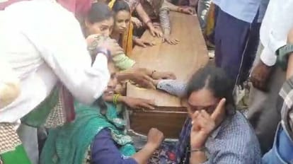 Dead body of CISF jawan not get respect in Hathras
