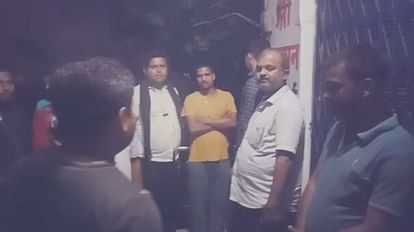 Bihar : दुकान बंद कर देर रात जा रहे स्वर्ण व्यापारी से 40 लाख का सोना लूट ले गए बाइक सवार अपराधी बिहार में अपराध: समस्तीपुर में अपराधियों ने एक स्वर्ण व्यवसायी से 40 लाख का सोना लूट लिया