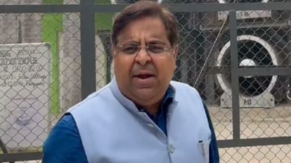केजरीवाल पर BJP का 'साइबर अटैक': सोशल मीडिया पर वीडियो डालकर साधा निशाना, कहा- मानसिक संतुलन खो चुके हैं सीएम Delhi BJP targets CM Arvind Kejriwal by putting video on social media