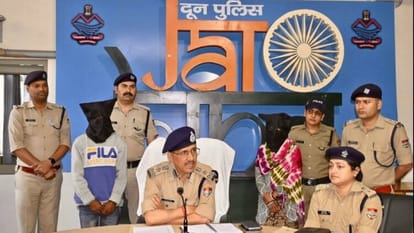 Dehradun: अवैध संबंधों में बाधा बना पति तो हैवान बनी पत्नी, प्रेमी संग मिलकर मार डाला, शव नाले में फेंका Dehradun Crime News: Wife Done Husband Murder With Lover in Extra Marital Affair