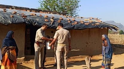 Sonebhadra Crime: इतनी सी बात पर लाठी डंडे से पीटकर पत्नी की ले ली जान, घटना के बाद आरोपी फरार Took the life of his wife by beating her with a stick Incident of Korchi village of Duddhi Kotwali area