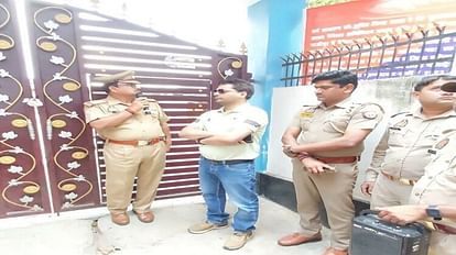 UP News: करोड़ों की ठगी के आरोपी उपेंद्र राय की साली का आलीशान मकान कुर्क, कीमत करीब दो करोड़ luxurious house of Upendra Rai sister in law attached in ballia who accused of cheating many crores