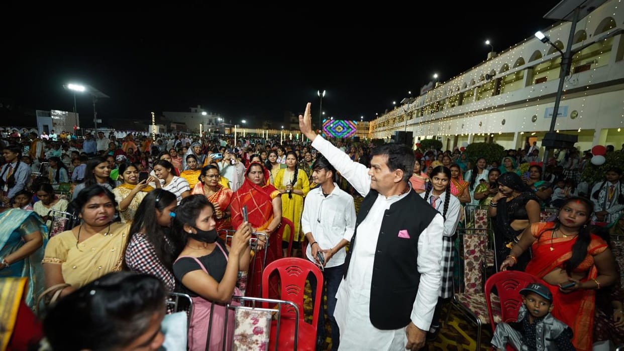 Minister of State for Energy AK Sharma said in Azamgarh: 'Now there is pen, not katta in the hands of the yout
