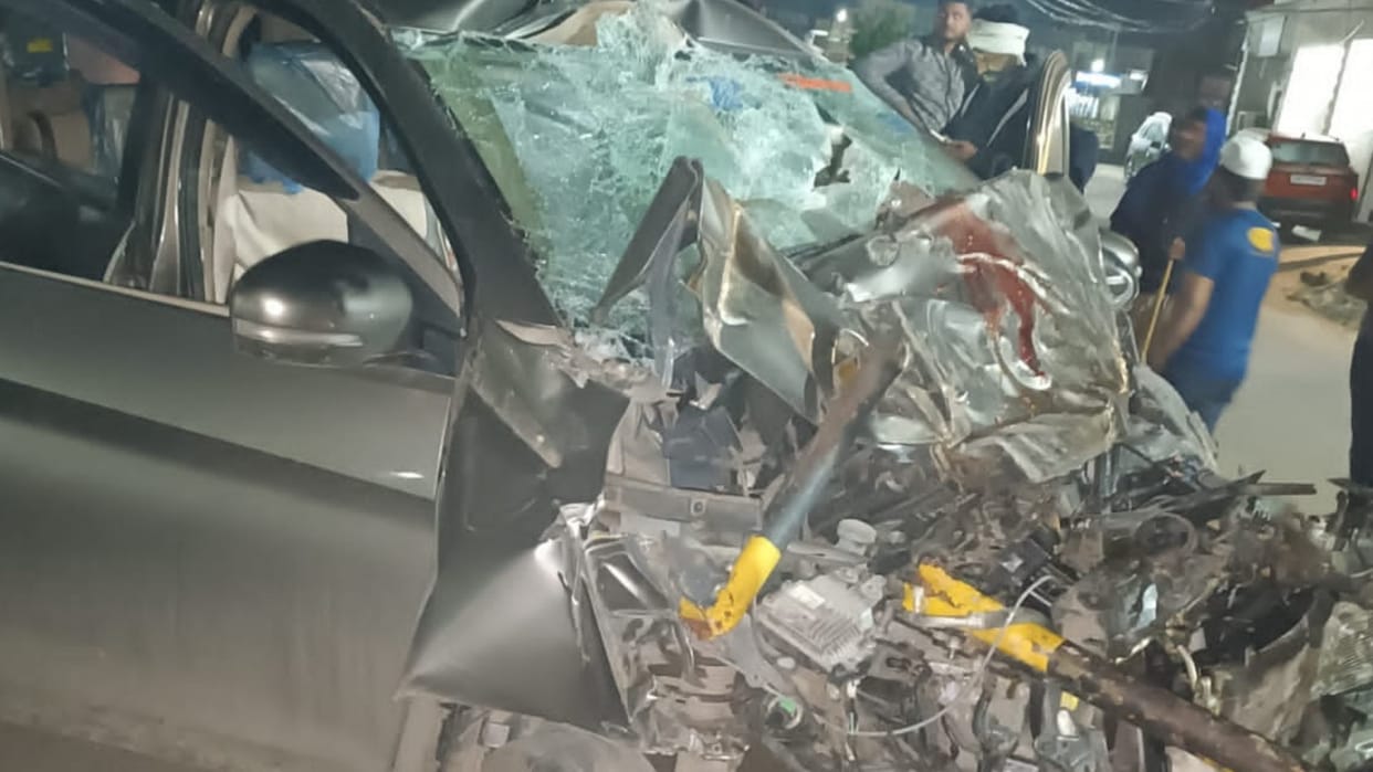 Accident Mangalore Roorkee highway Car collided with divider Death many injured Uttarakhand news in hindi