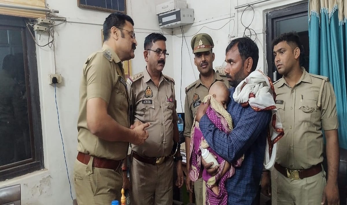 woman jumped in front of train with three children in chandauli only one life survived