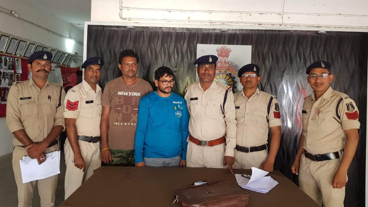 chhattisgarh police arrestd two accused for cheating widow in the name of getting job in janjgir-champa