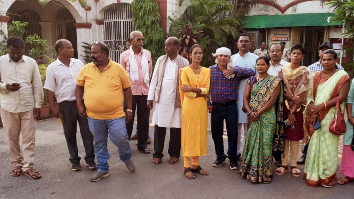 tribals reached raigarh SP office with complaint against chhattisgarh BJP spokesperson