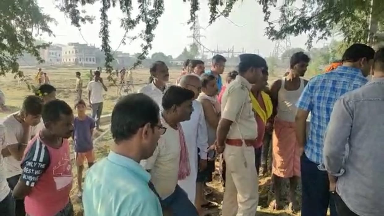 Dead body of youth found hanging from tree in suspicious condition in Banka