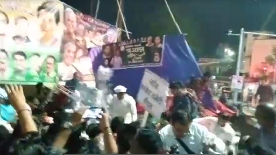 During Congress rally in Bilaspur stage broke and many leaders including state president fell