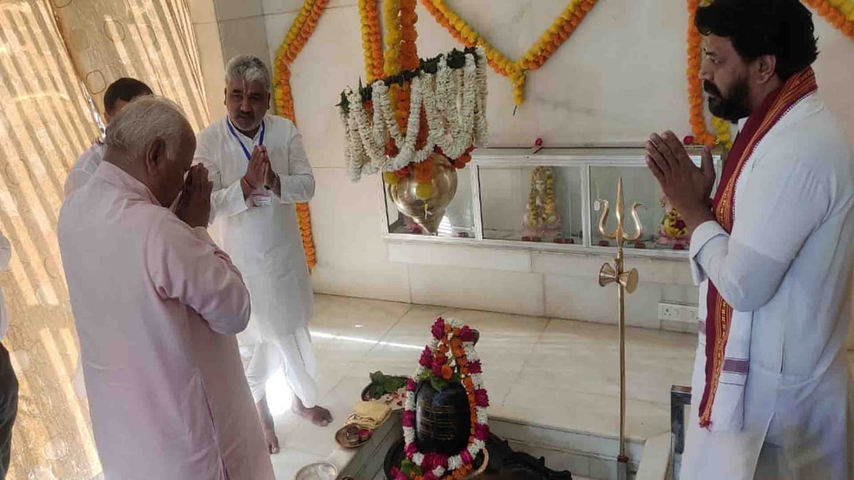 Dr. Mohan Bhagwat in Chitrakoot, Jalabhishek in Shiva temple