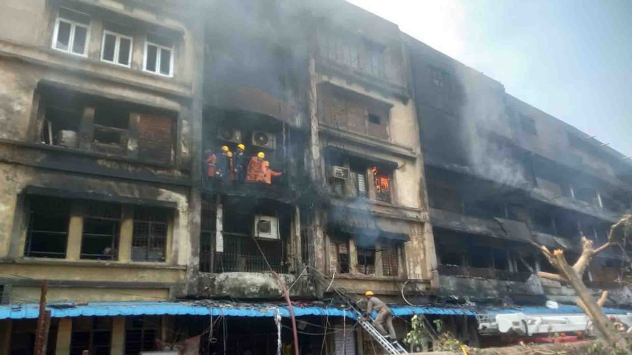 Complex fire: Fire burning in 6 buildings for 60 hours